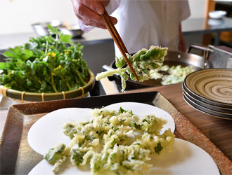 揚げたての春の山菜天ぷらフェア